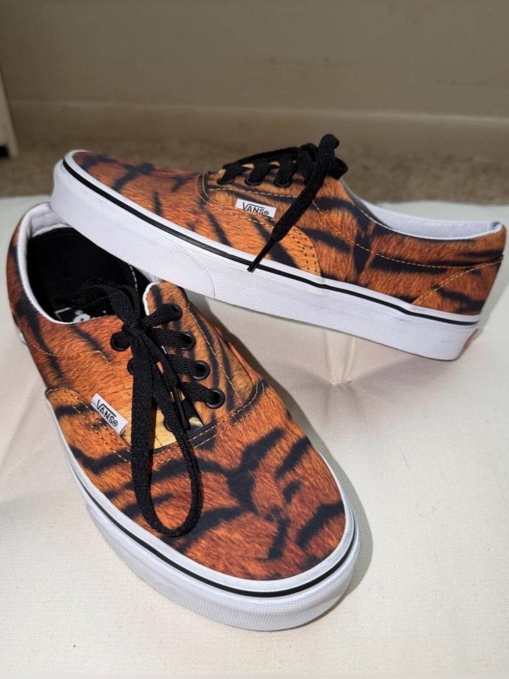 Vans Tiger Print Low-Top Sneakers Men’s 6 & Women’s 7.5